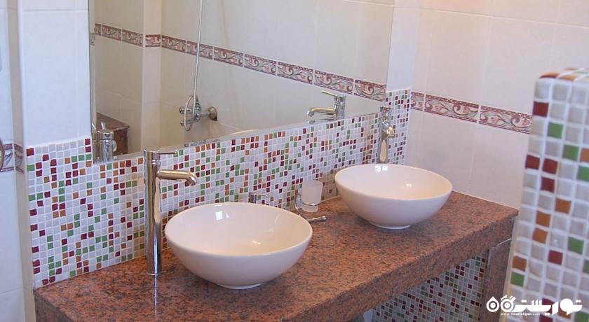 حمام و سرویس بهداشتی اتاق ها